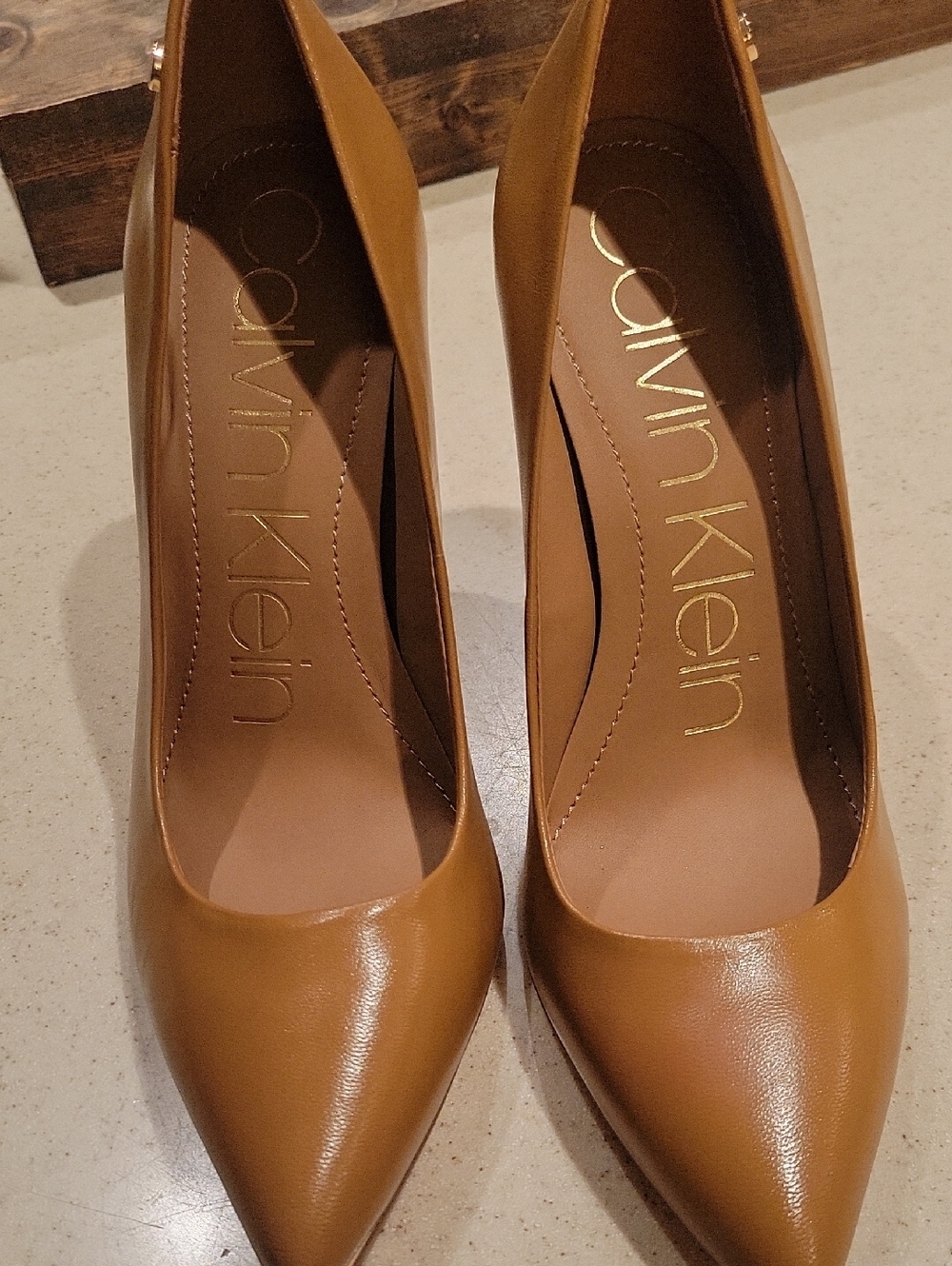 Brand New Calvin Klein Women's Cognac Pointed-Toe Leather Pumps